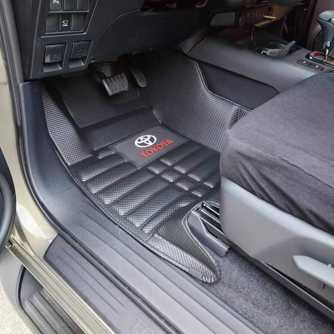 PISO 5D TOYOTA HILUX 2016-2024 PVC - Imagen 2