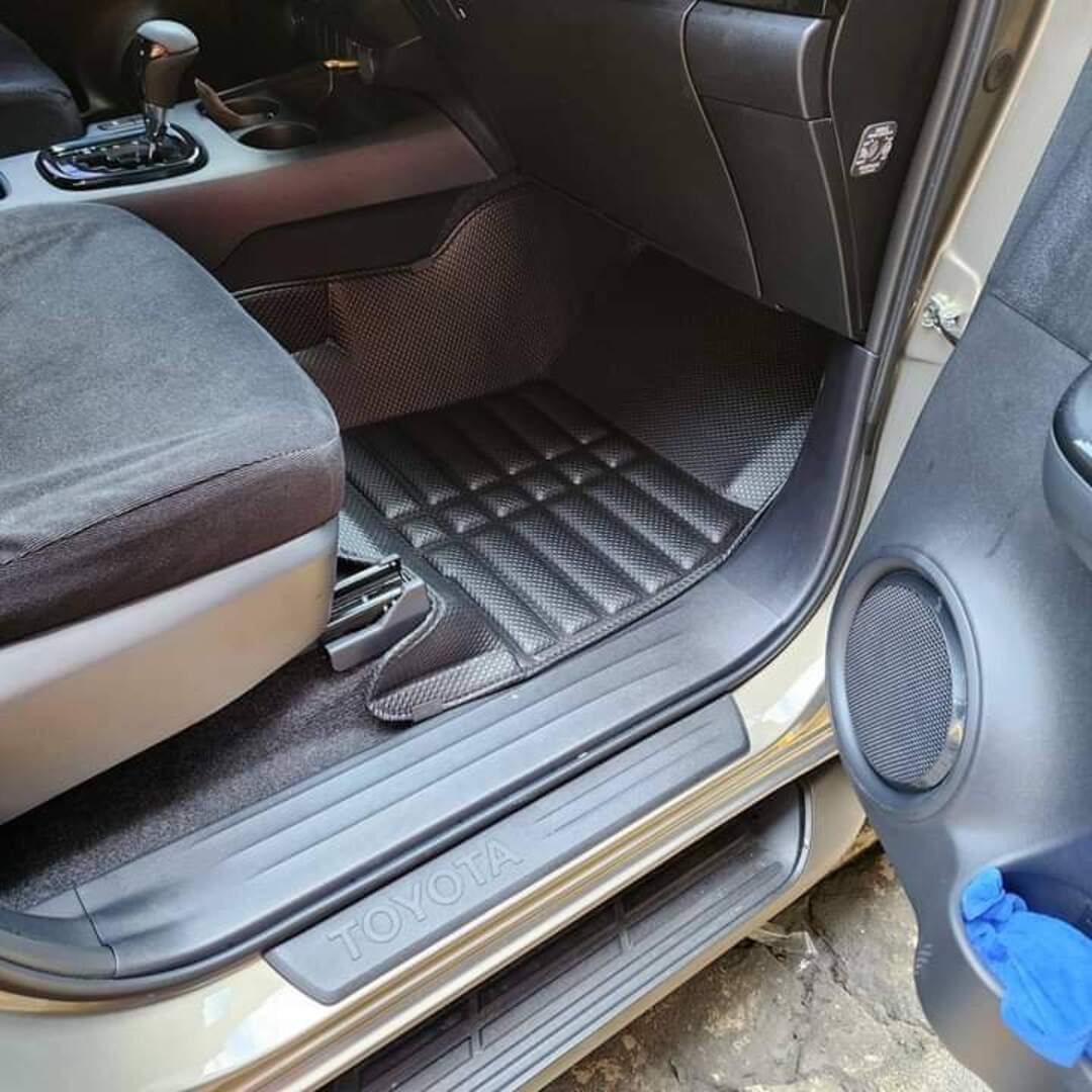 PISO 5D TOYOTA HILUX 2016-2024 PVC - Imagen 3